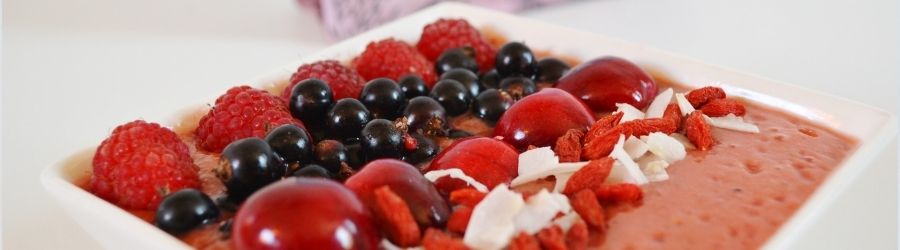 Vegan red fruit smoothiebowl recipe